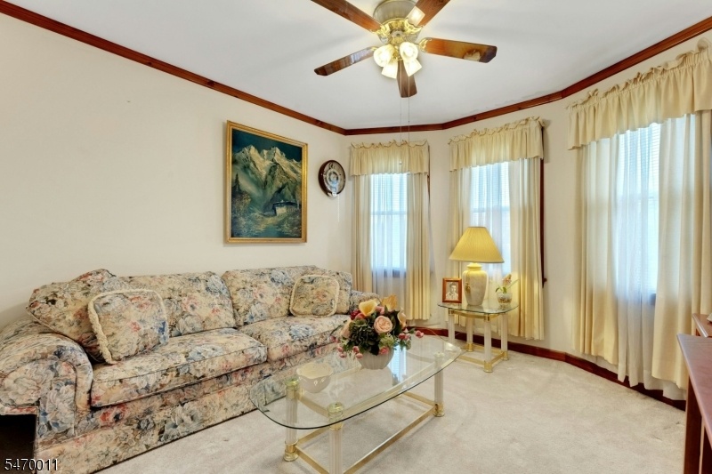 Unit 2 â?? Living Room