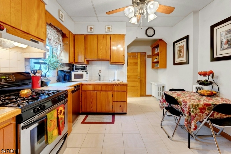 Unit 1 Eat in Kitchen