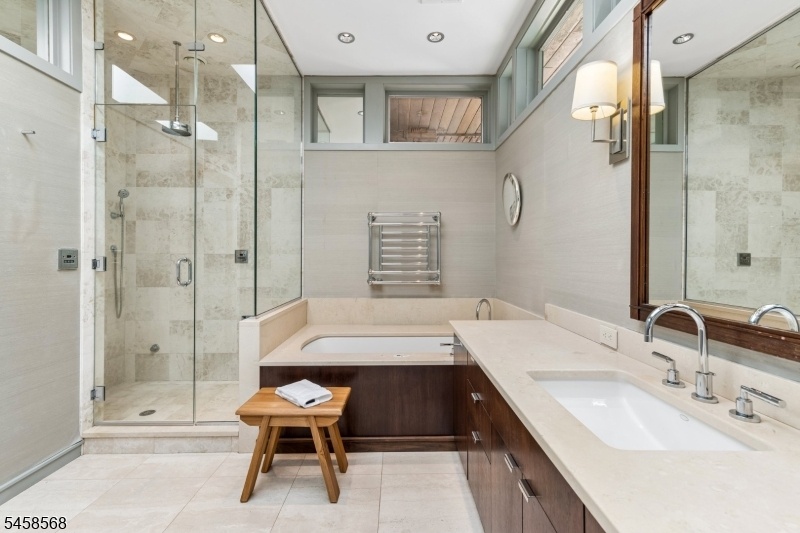 Jetted Tub and Steam Shower