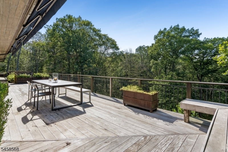 Expansive Ipe Wood Deck