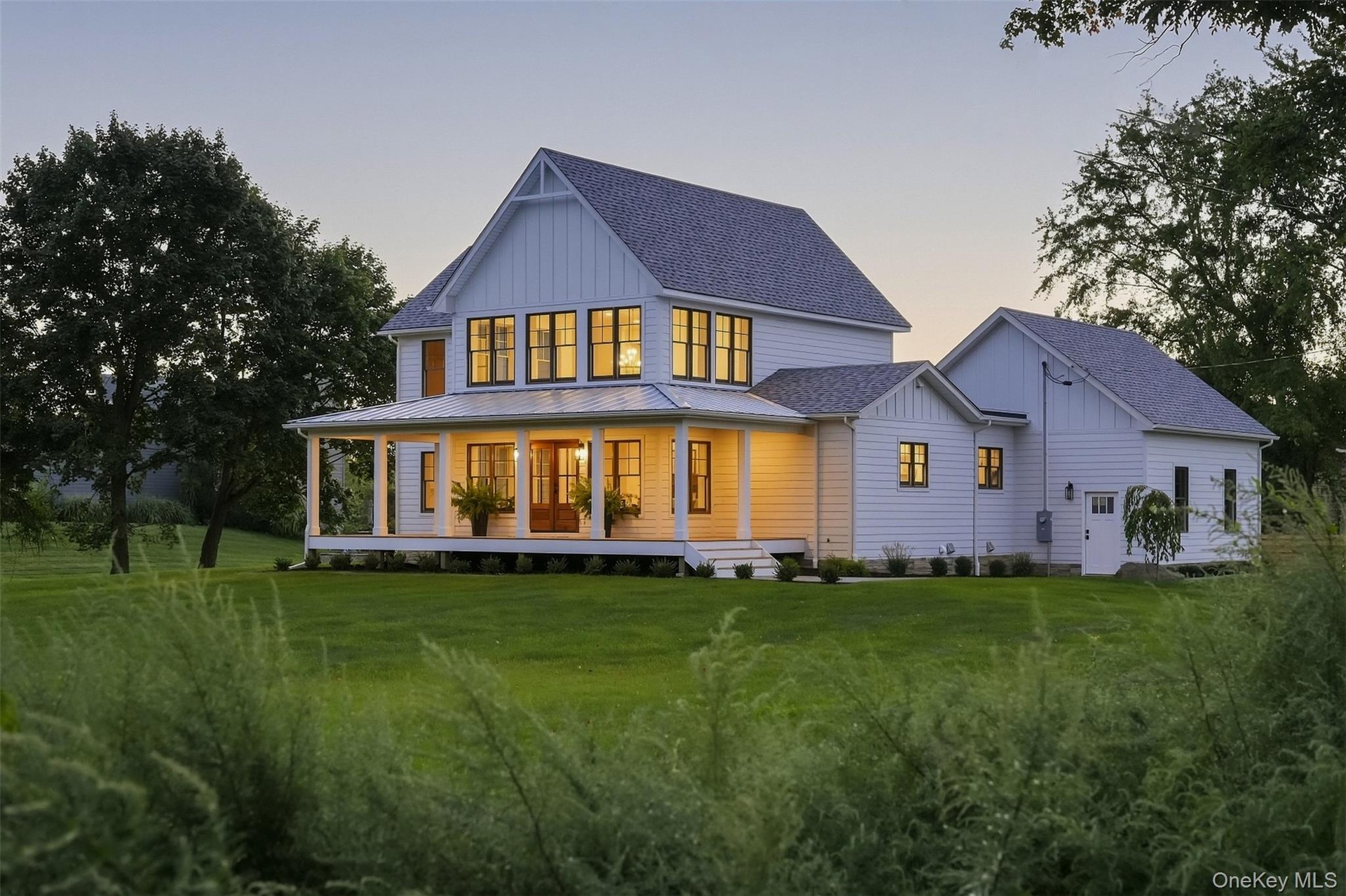The fairway Farmhouse, where modern luxury blends seamlessly with classic charm and sophistication
