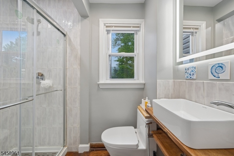 1st fl Full Bath