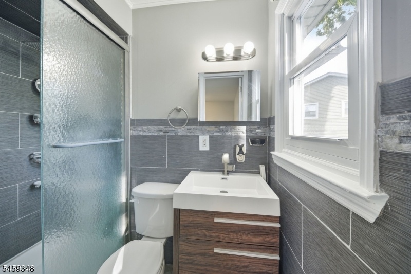 mastered bedroom bath