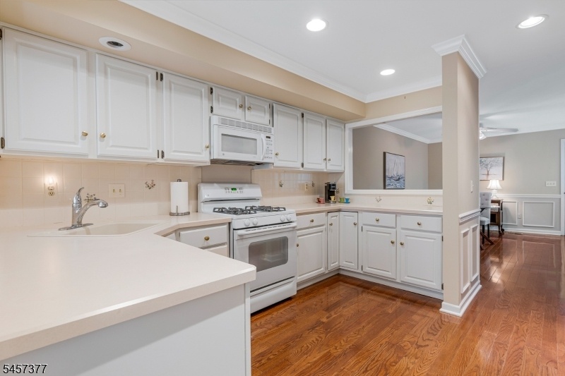 Open Light & Bright Kitchen