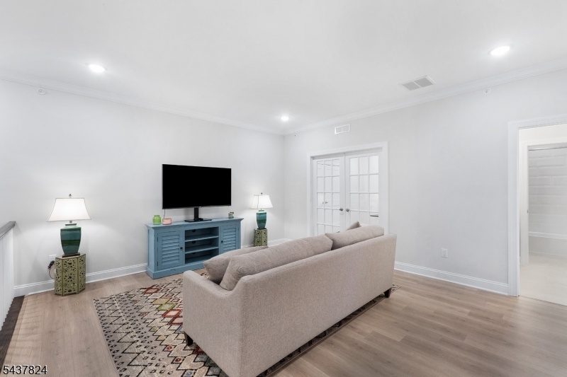 loft/sitting area-2nd floor