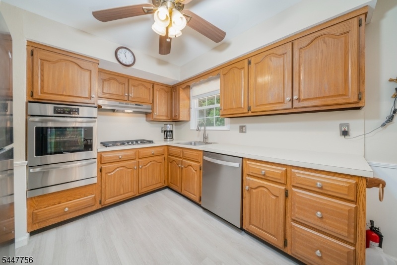 Eat-In Kitchen