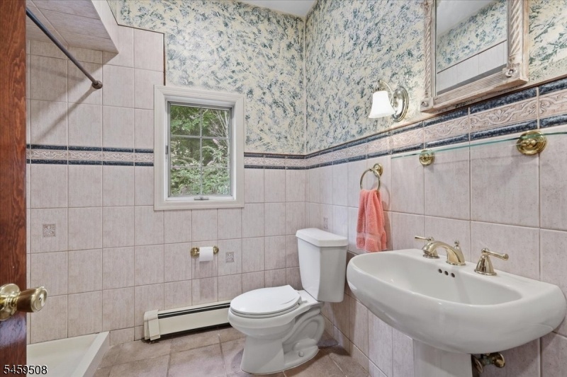 Full Bath off Great Rm