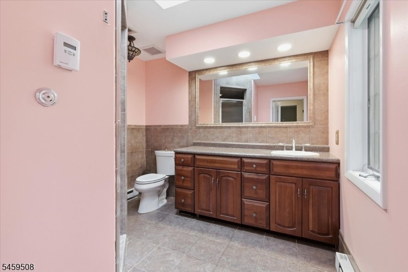 2nd BR Full Bath