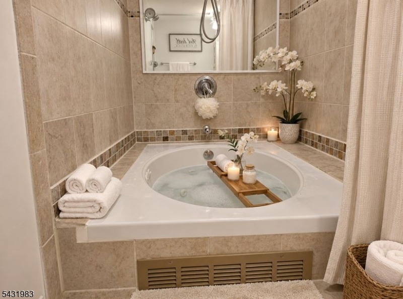 Master Bathroom (VS)