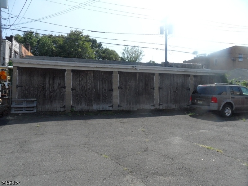 5 Garages