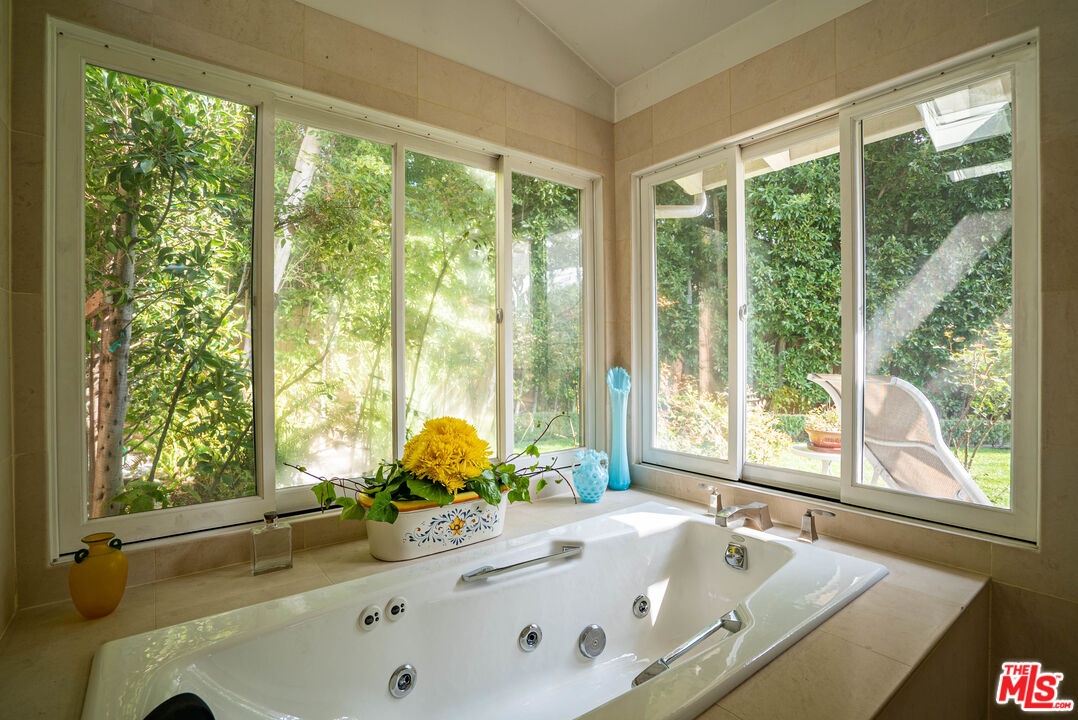 Main Bathroom  Area
