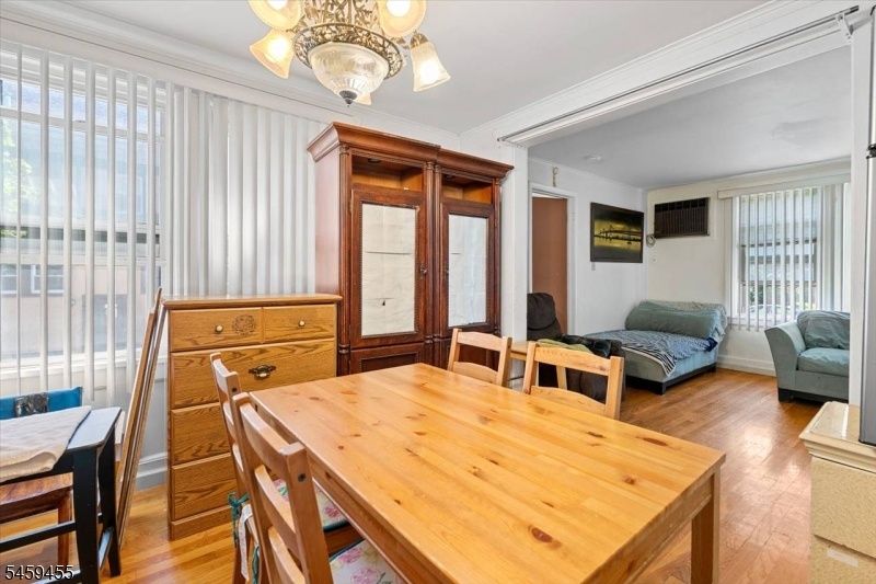 Living/dining room