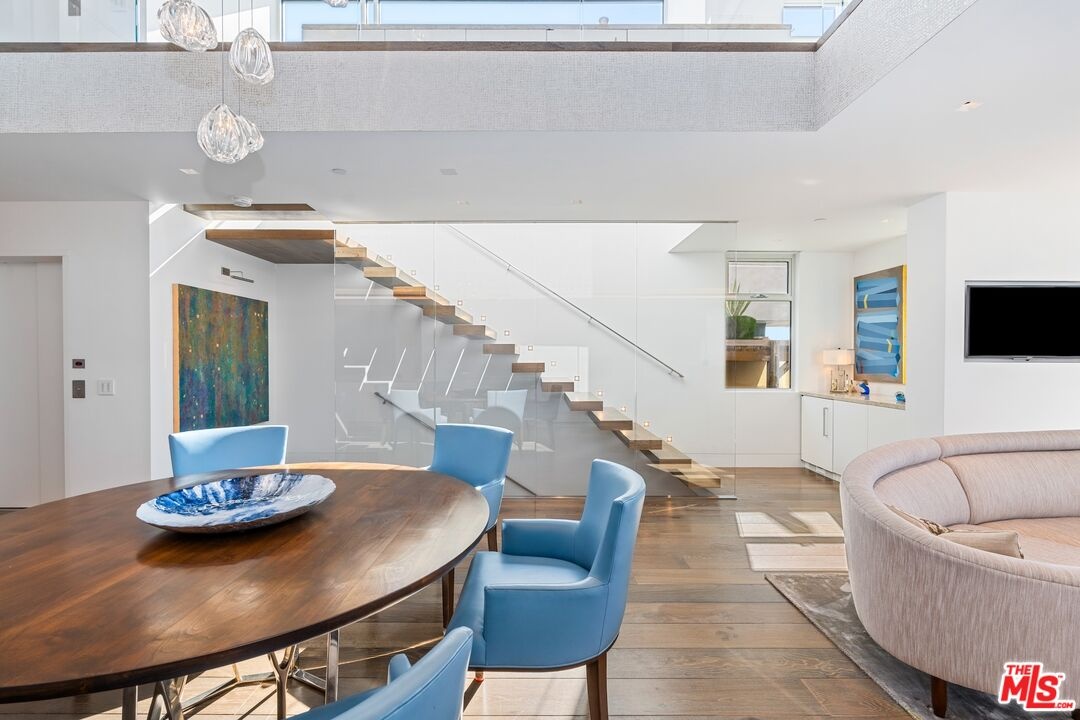 Dining with floating stairs