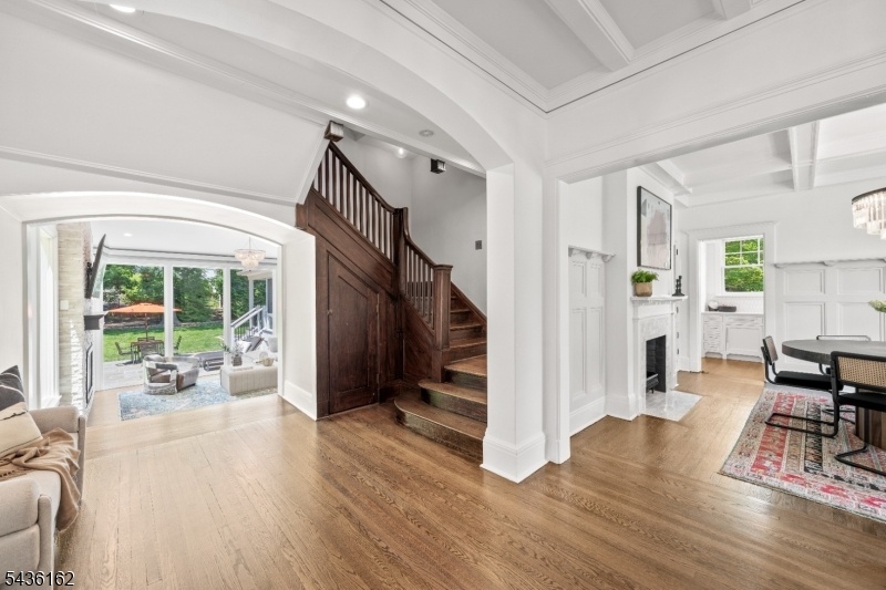 Entrance Hall to Fam Rm