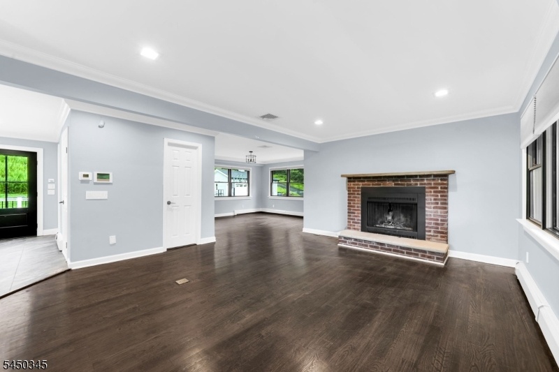 Living Room wih Fireplace