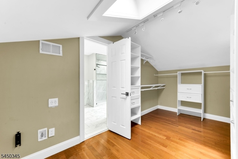 Walk in Closet