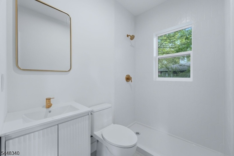 Fist floor Full Bathroom