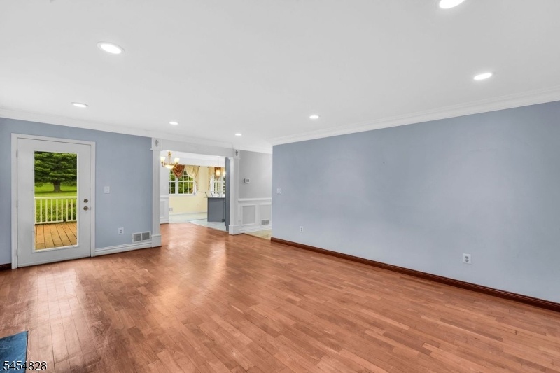 Huge Living Room w/HW Floors