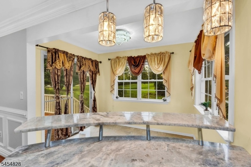 Eat In Kitchen/Breakfast Area