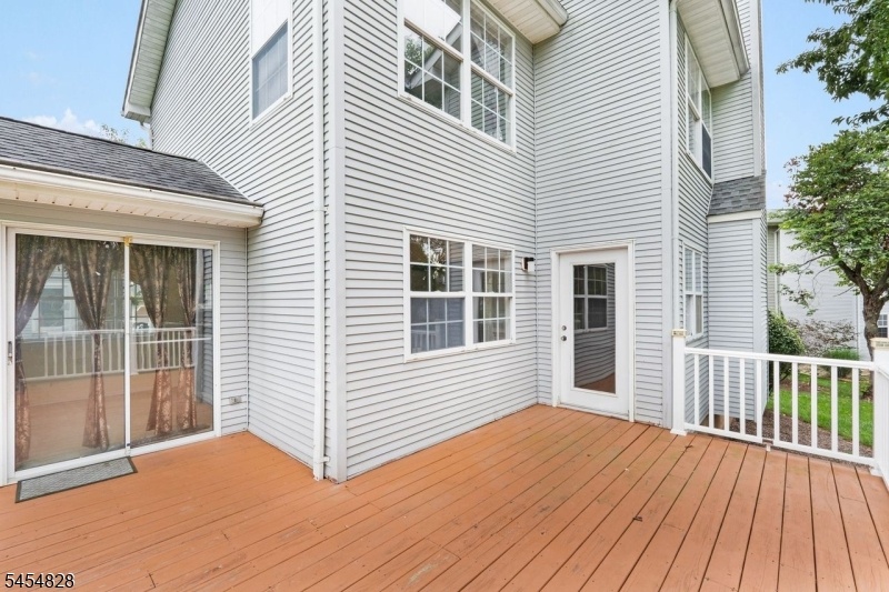 Deck- Sliders & Door to Inside