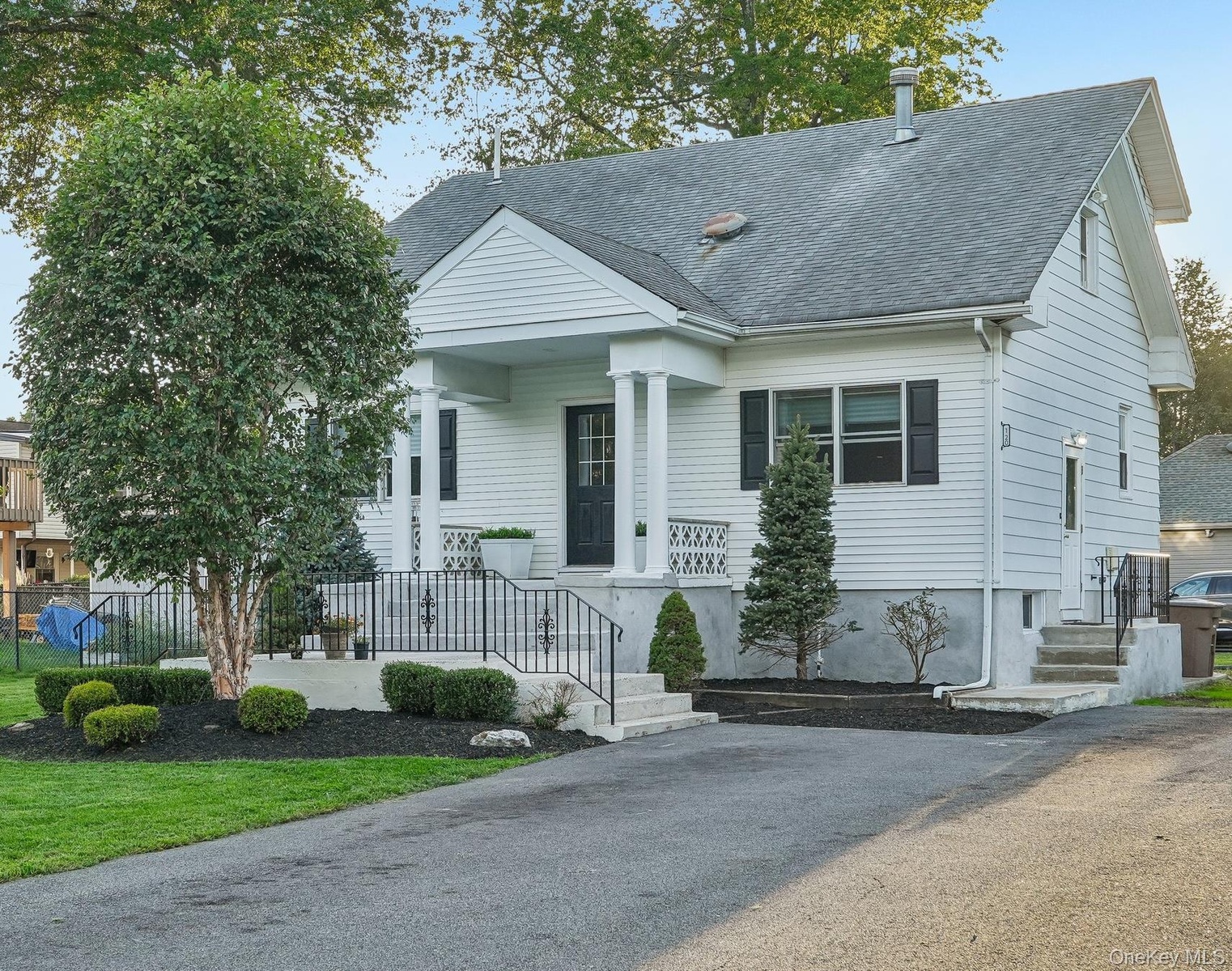 Colonial 4 Bedrooms