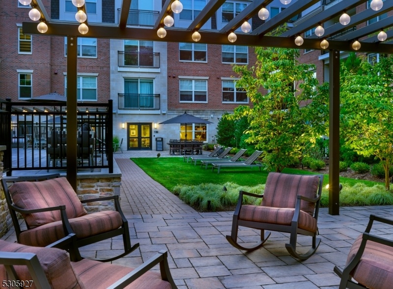 Courtyard Seating