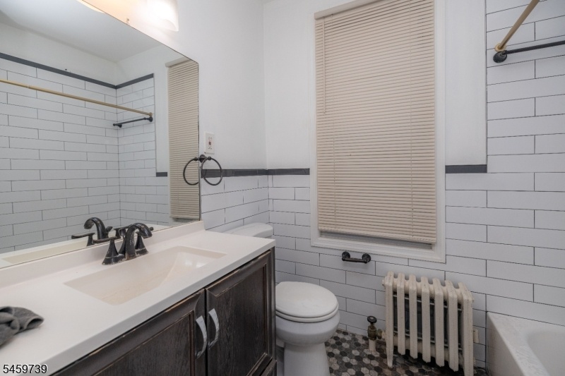Bath 2 Apt. 2