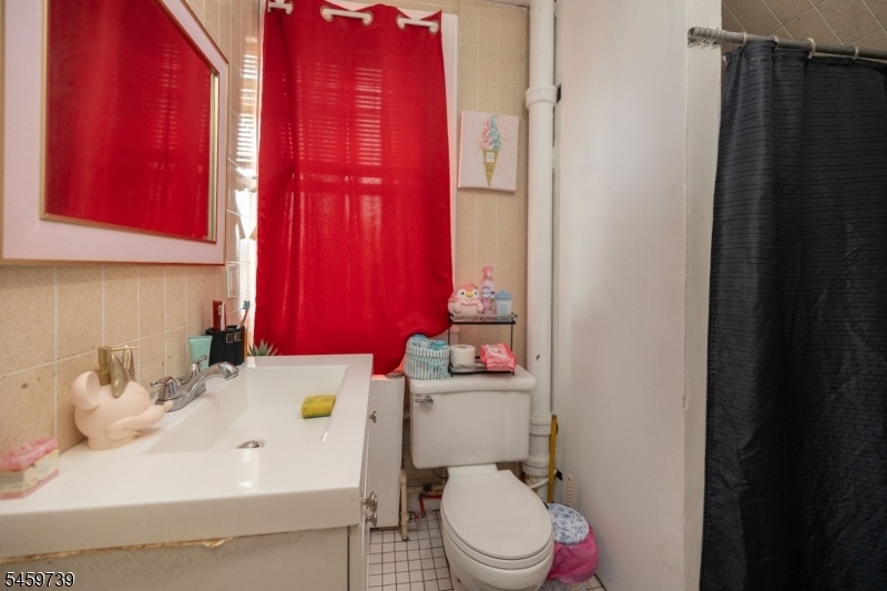 Apart. 1 Bath