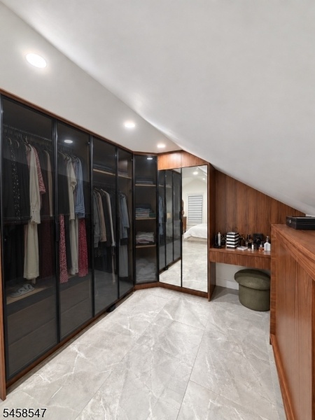 Custom walking closet master