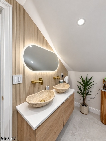 Bathroom 2 Master bedroom