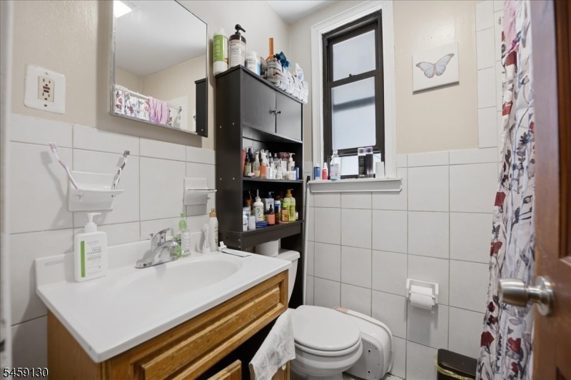 Bathroom - Level 1