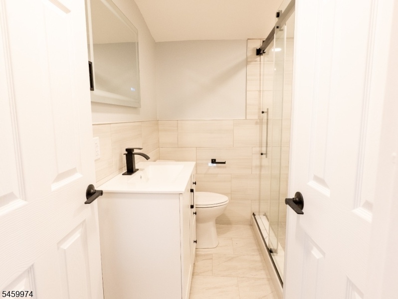 2nd Unit Bath