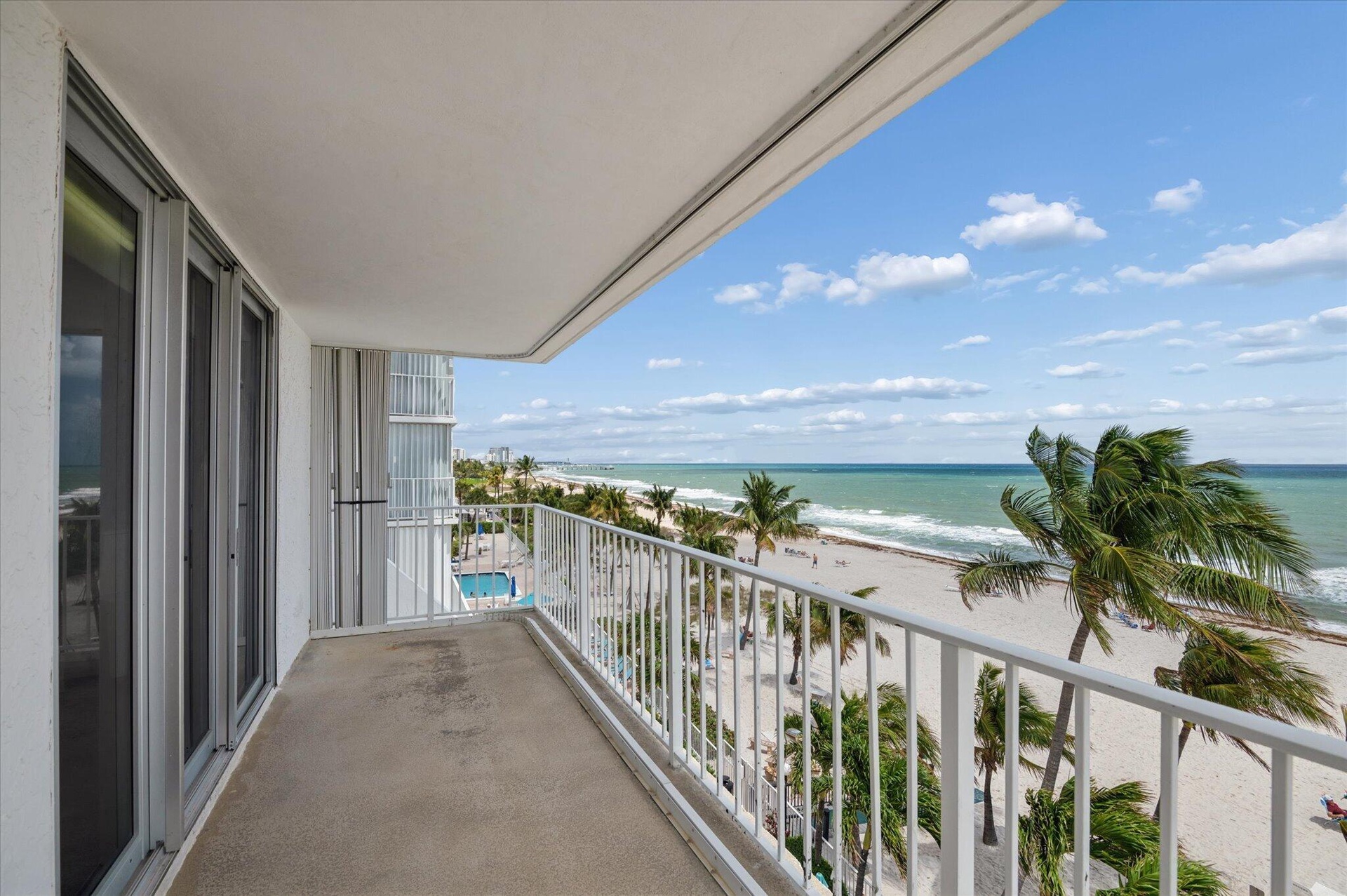 WRAP-AROUND BALCONY WITH GORGEOUS DIRECT OCEANFRONT VIEWS.