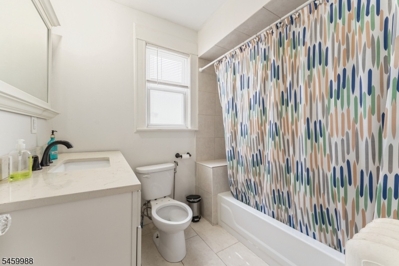 Bathroom Fl.2
