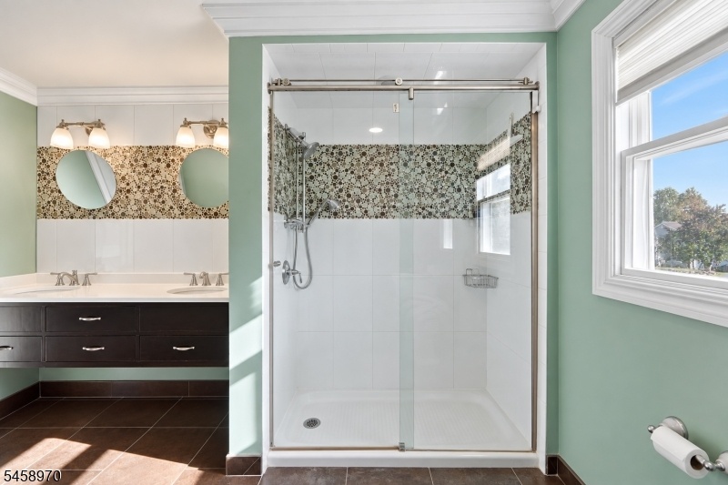 2nd Floor Full Bath