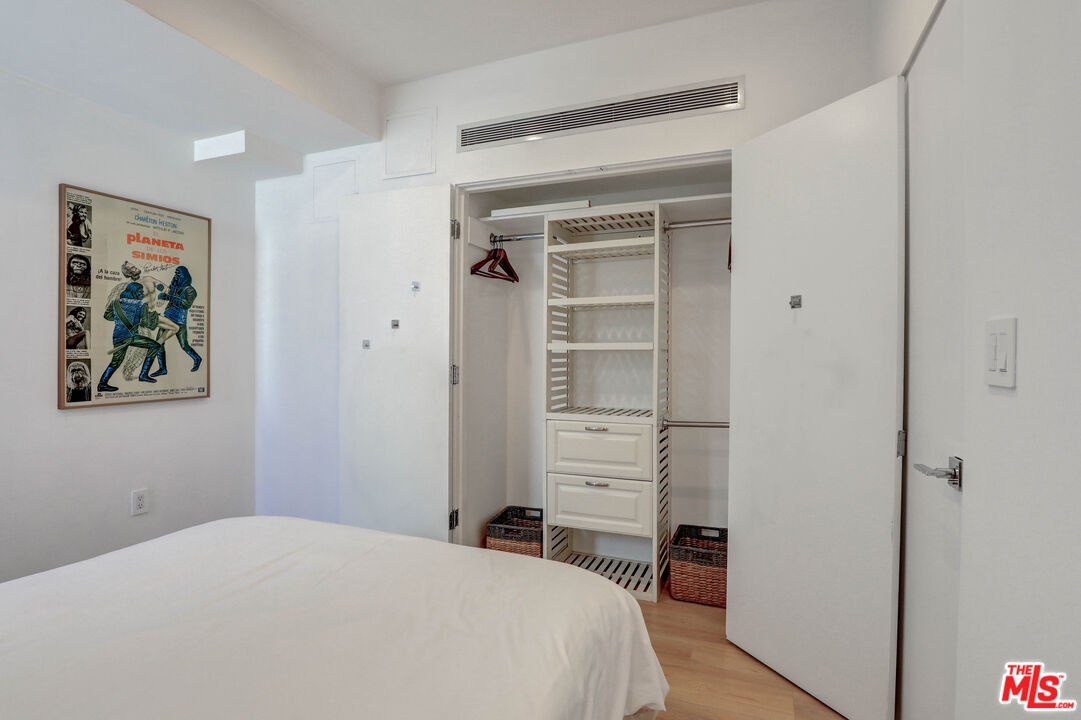 Bright guest bedroom with gall