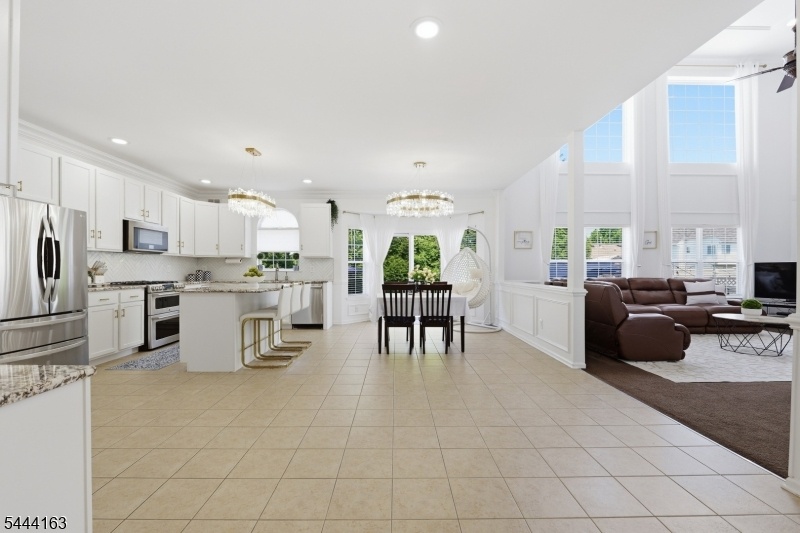Eat in kitchen