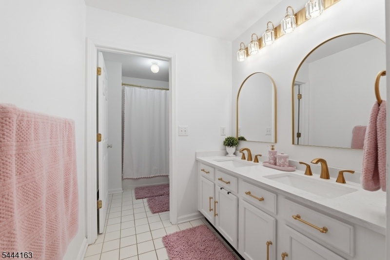 2nd floor hallway bathroom