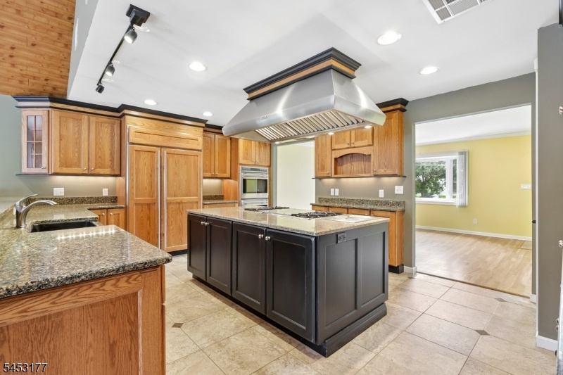 Kitchen /Sub Zero Refrigerator