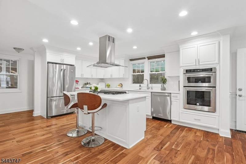 Eat-In Gourmet Kitchen