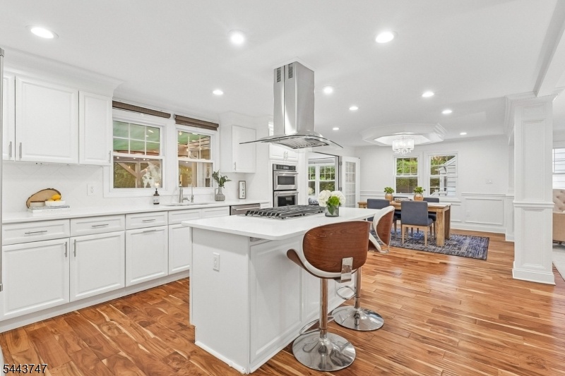 Eat-In Gourmet Kitchen