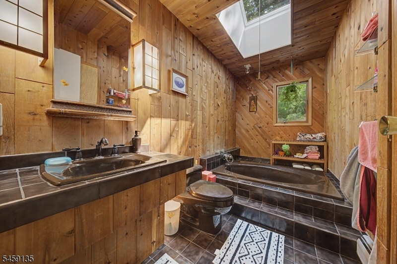 2nd floor Bath