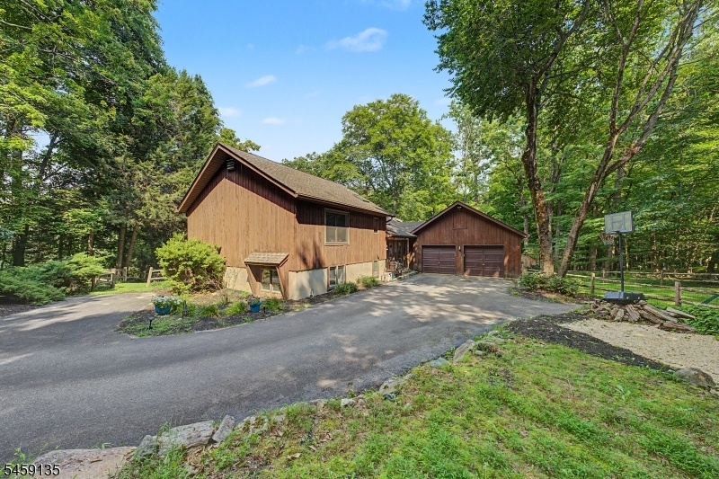 Spacious Driveway