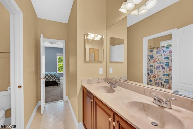 Separate Shower / Vanity J&J