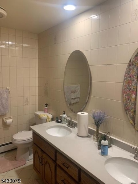 Fl 2 Main Bath