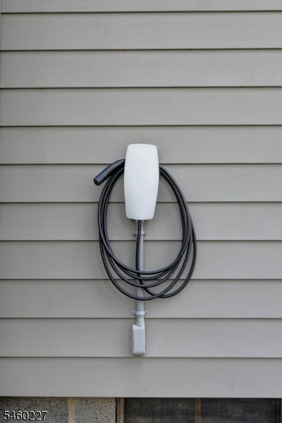TESLA EV CHARGE STN
