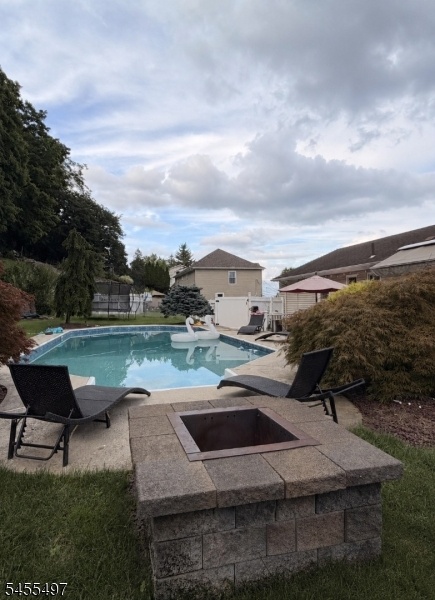 Backyard / Pool