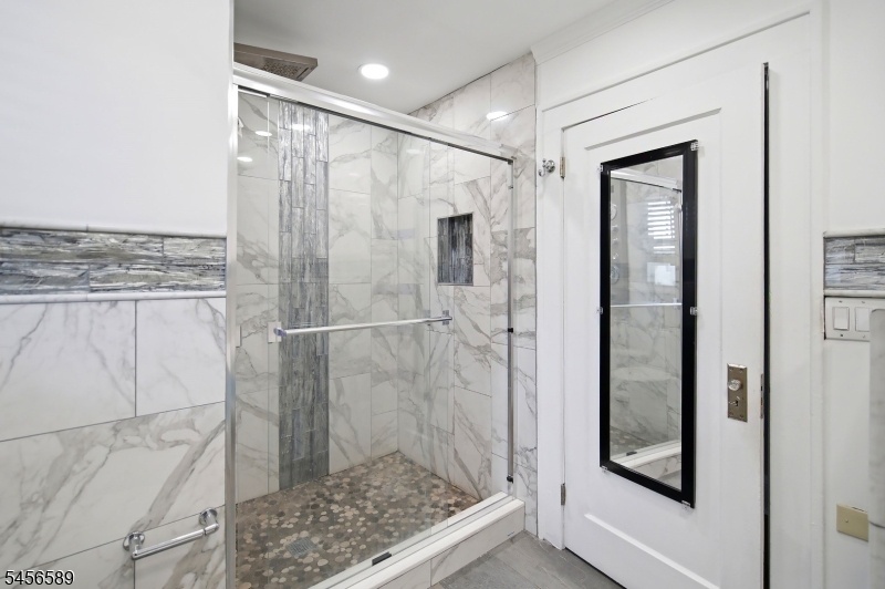 1st Floor Bath