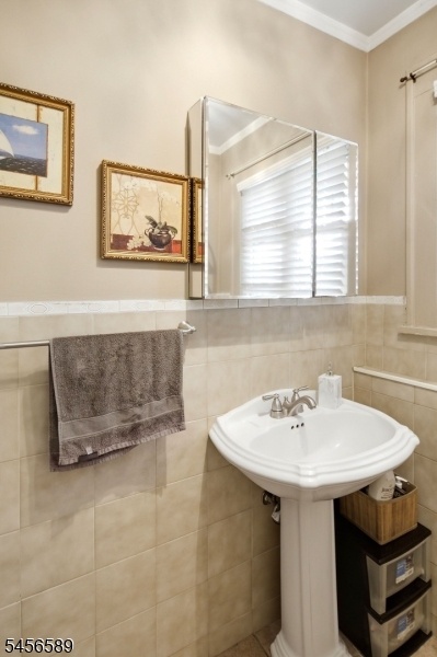 2nd Floor Full Bath