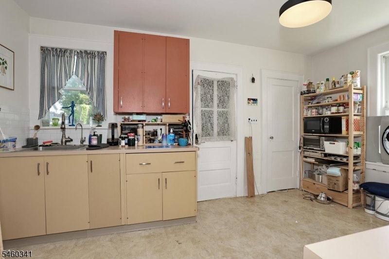 KITCHEN 1ST FLOOR
